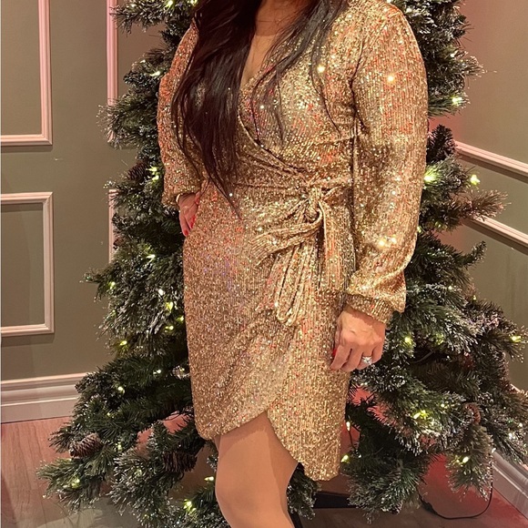 GOLD DRESS - Picture 1 of 12